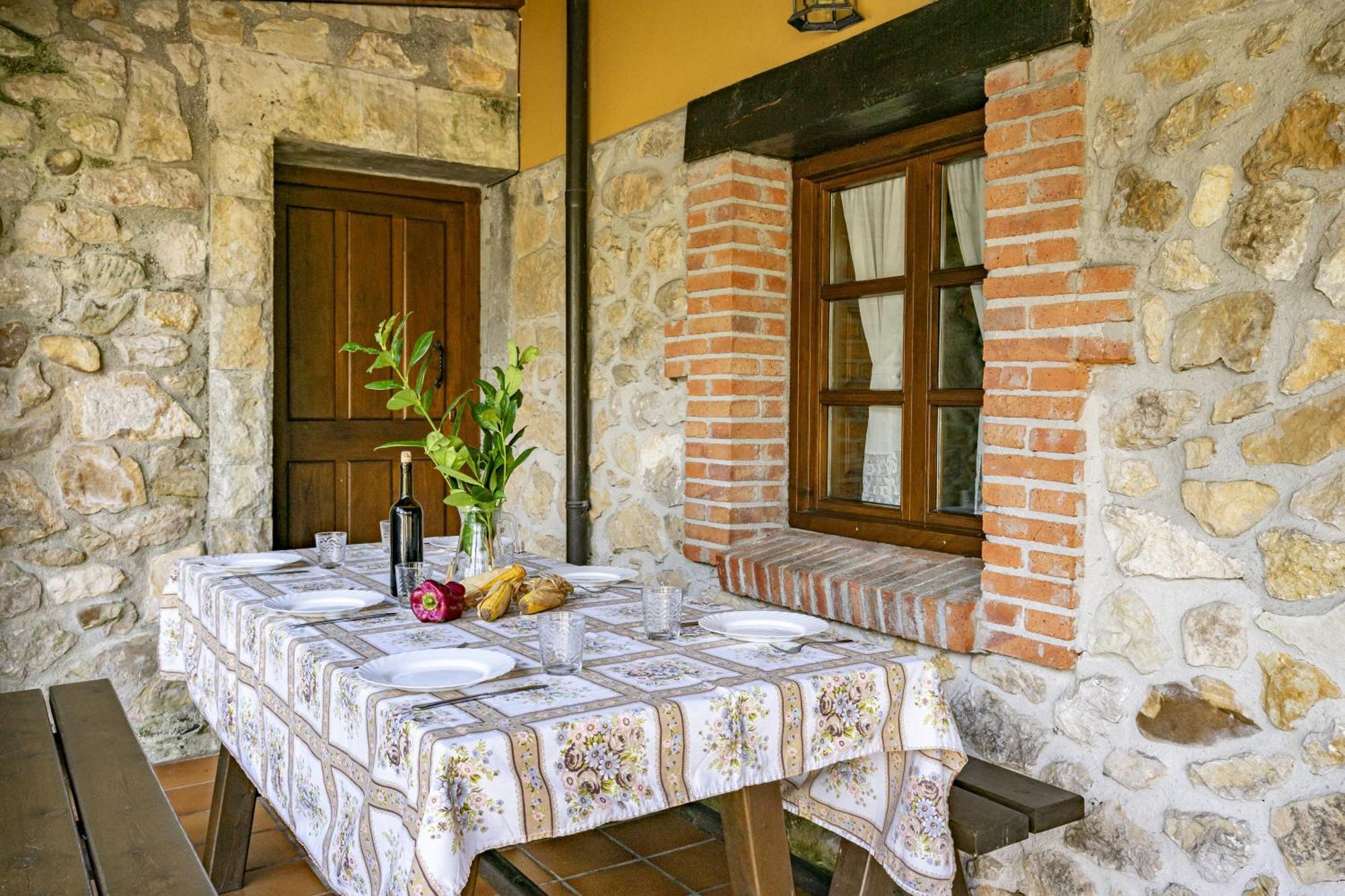 Casa Raquel Guest House Mestas De Con Ngoại thất bức ảnh